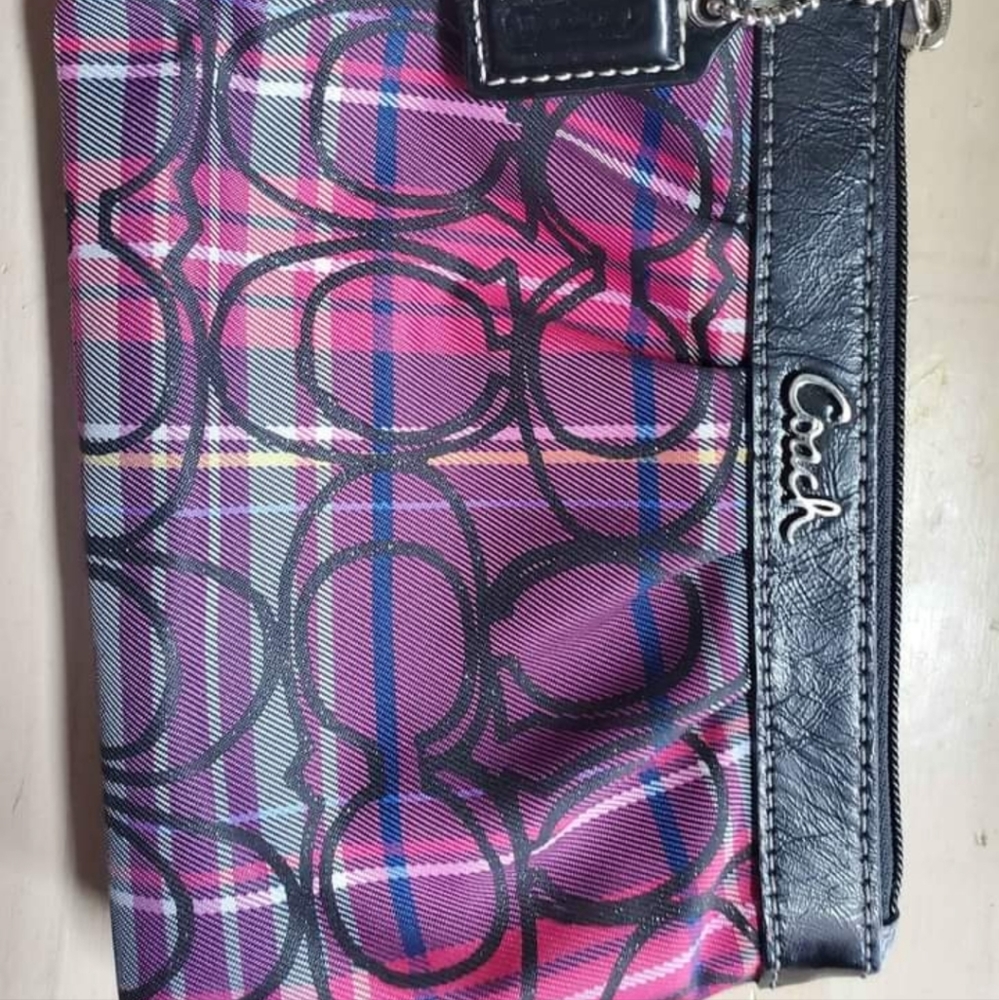 Discontinued Tartan Plaid coach pouch *Brand New